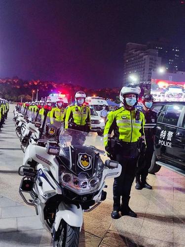 4900名警力,千余台警车齐出动 武汉公安启动夜间大巡控服务城市疫后