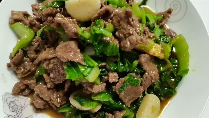 青菜炒牛肉,这样做,简单好吃又下饭,每次都能吃光