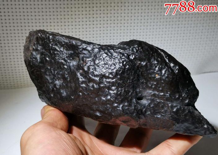 最贵的碳质球粒陨石图片