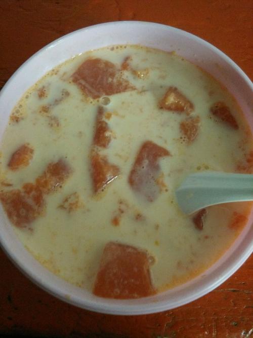 鸡蛋牛奶木瓜汤的做法图解1