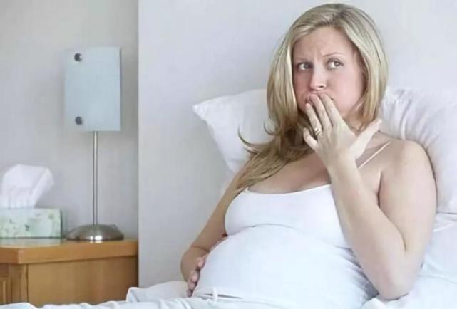 美女怀孕要生了肚子疼视频