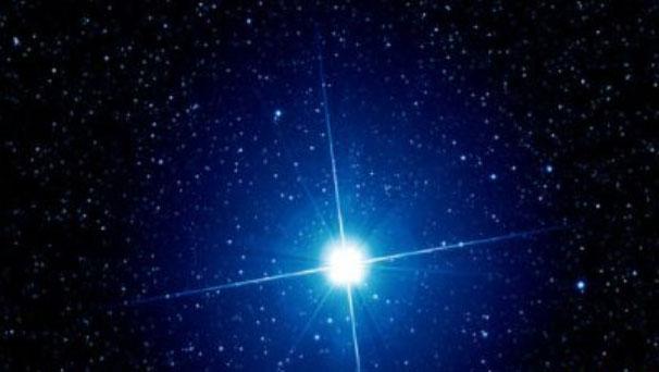 是一颗白矮星,是太阳死亡后留下的残余物,天狼星是天空中最亮的星星