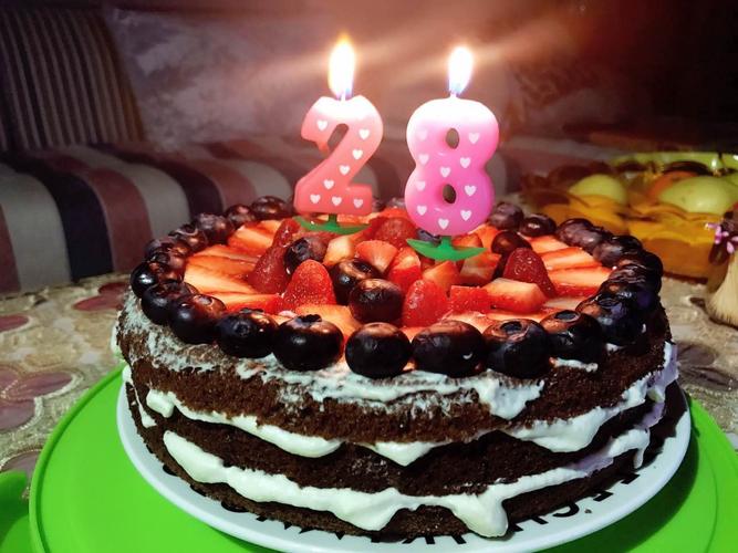 儿子28岁生日 儿媳做的蛋糕