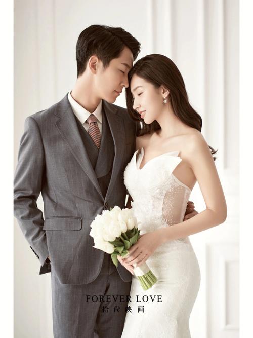 风格越来越多了99这组韩式婚纱照深受年轻人的喜爱98·看似简单