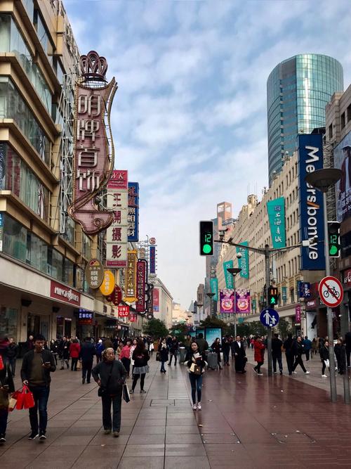是上海最有名最繁华的商业步行街是购买上海礼品的最佳去处有许多商家