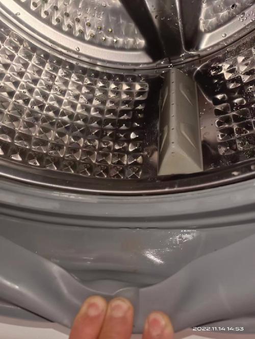 滚筒洗衣机清洗分为两种清洁方式,一种是高温蒸汽清洗,这种是不拆机