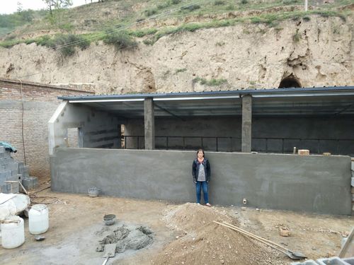 田河村农户修建的个体标准化牛棚