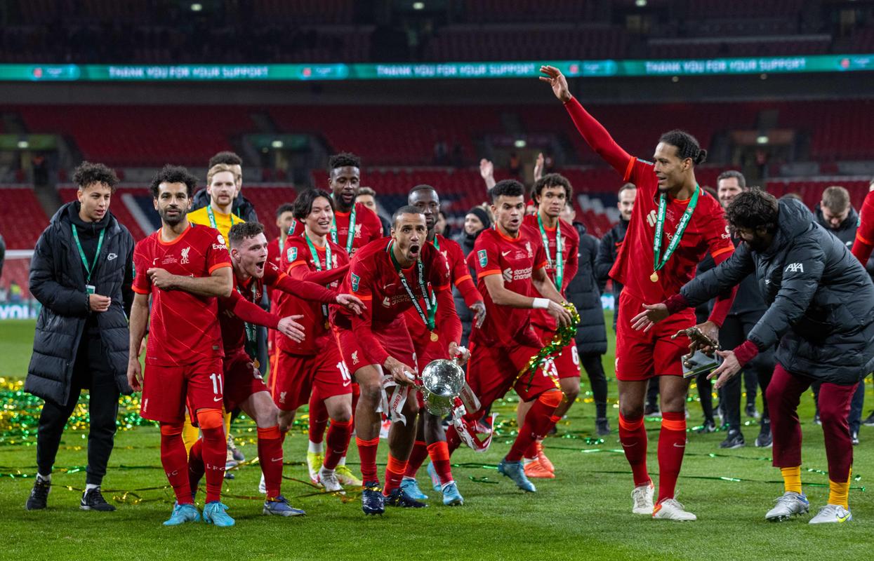 足球——英格兰联赛杯:利物浦夺冠