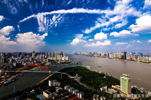 武汉与长沙两个省会城市,按人均gdp均达到入门发达国家经济水平!