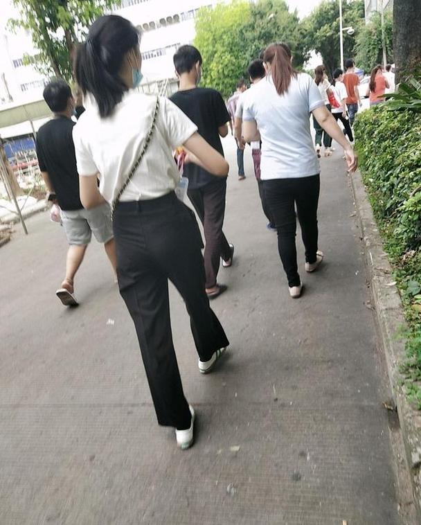 深圳电子厂凤凰男看上了女员工,女人年轻漂亮就是最好的资本