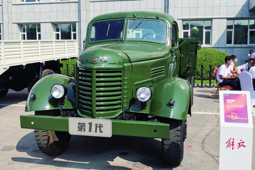 1956年,第一辆国产解放牌汽车ca10下线,结束了中国人不能造汽车的历史