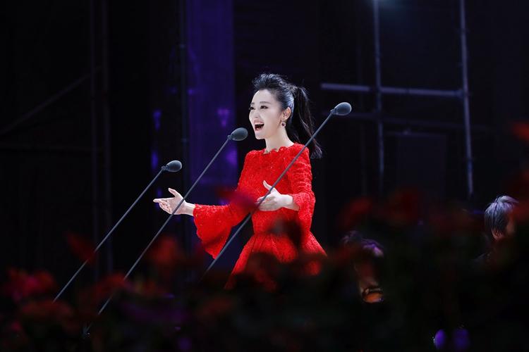 歌唱家周旋:从杭州走向世界的