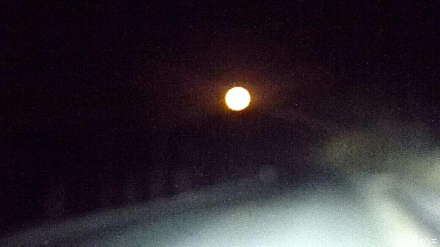 月上中天顶空照 十五的月亮十五园--元宵夜凤城实拍天文奇观