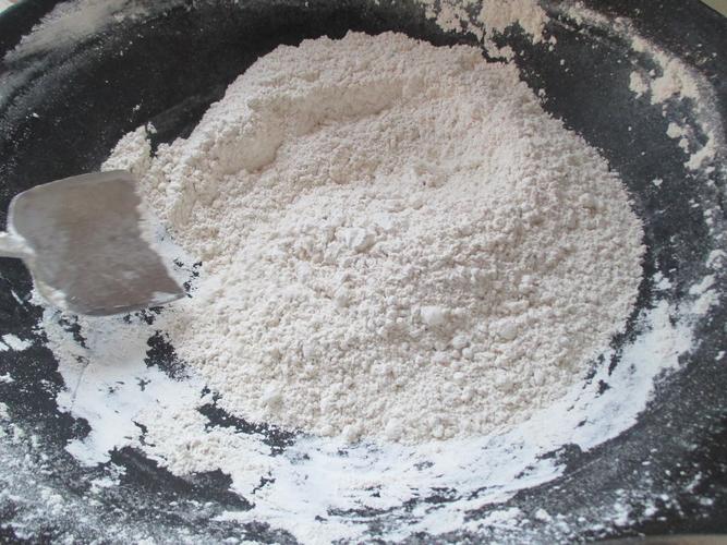 p>炒小麦粉是以小麦面粉为主料的食品. /p>