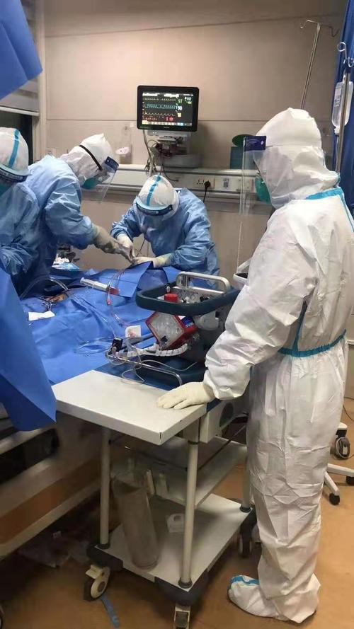 据武汉市卫健委披露,武汉市已有15名医务人员确诊为新型冠状病毒感染