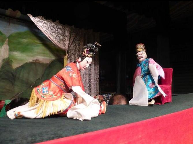 /p> p>漳州布袋木偶戏源于晋,承于唐,兴于宋,盛于明清,是由木偶表