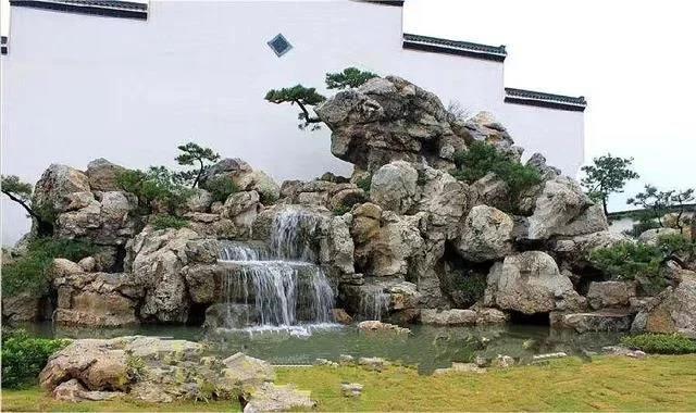 在中国园林景观和庭院景观设计规划时,假山是不可缺少的景观元素,利用