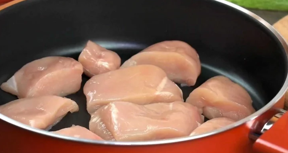 1.鸡肉煮之前不要洗.