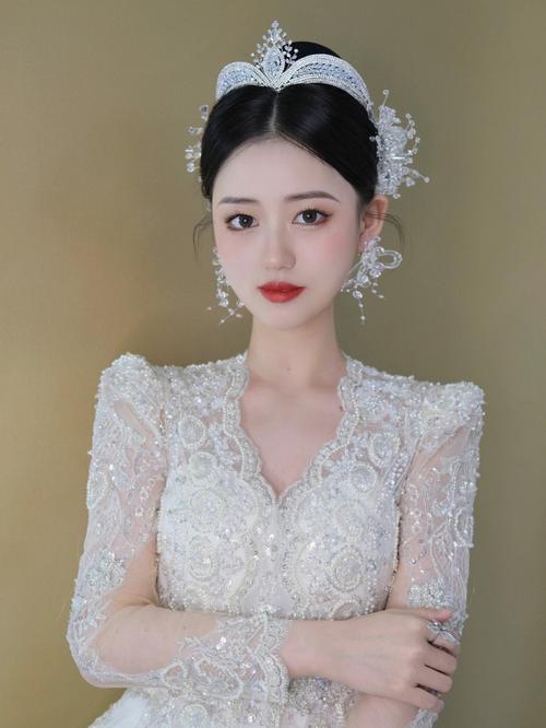 冰雪女王仙气钻石妆容主纱新娘造型