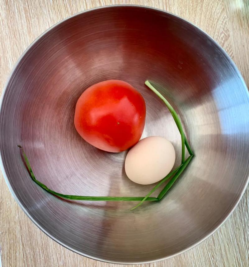 奶奶教我的#西红柿炒鸡蛋,这个做法  油少,不加糖,不加味精 - 抖音