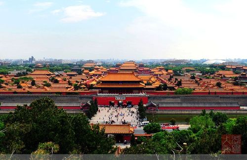 图:故宫三大殿:太和殿,中和殿,保和殿 三大殿是汉族宫殿建筑之精华,它