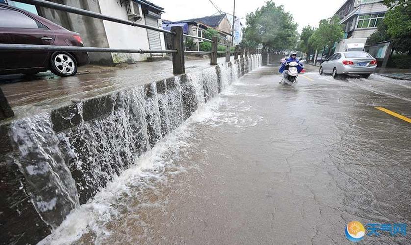 宁波暴雨袭城 多路段积水严重