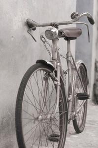 过去的自行车图片