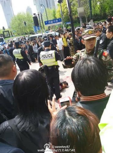 上海突发砍人事件警方接报后3分钟内制服歹徒