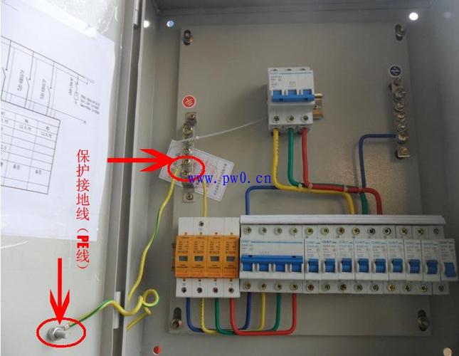 线的作用是:使单相用电器能在系统中获得220v电压,1.