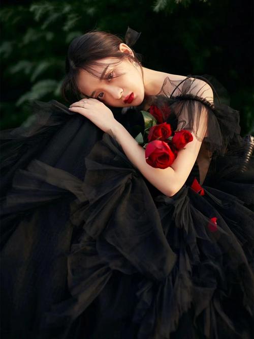 黑纱和红玫瑰暗黑森系婚纱照美哭了