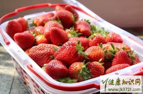 草莓含糖量高吗草莓糖尿病人可以吃吗