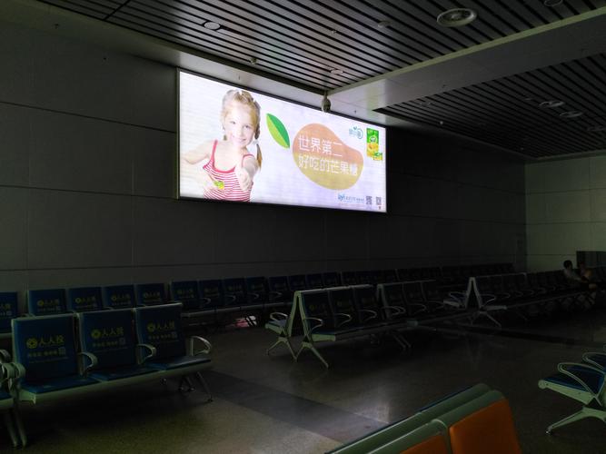 广西桂林市桂林北站火车站高铁站候车大厅灯箱媒体广告位