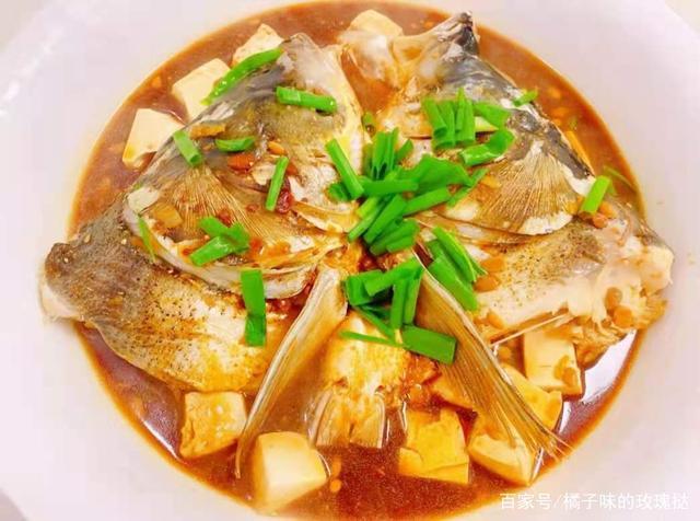 美食家常菜推荐:豆腐鱼头,糖醋排骨,油菜炒口蘑,营养美味好吃