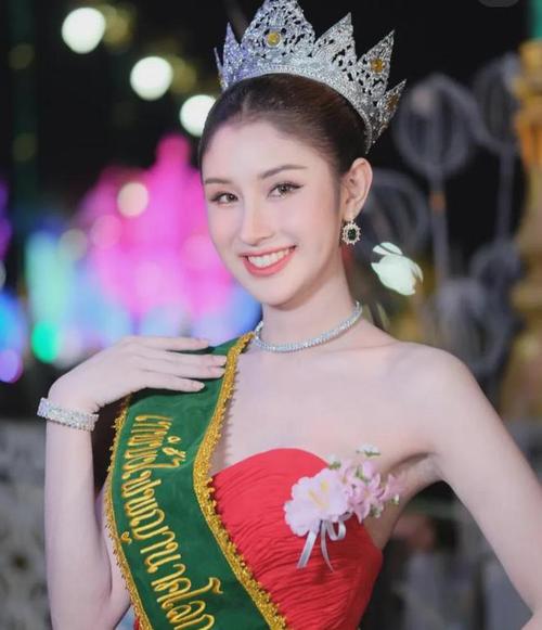 泰国变性人大学生选美皇后现身征兵抽签现场