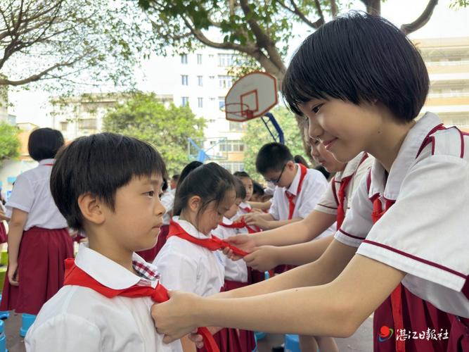湛江市第八小学举行2023年一年级入队仪式