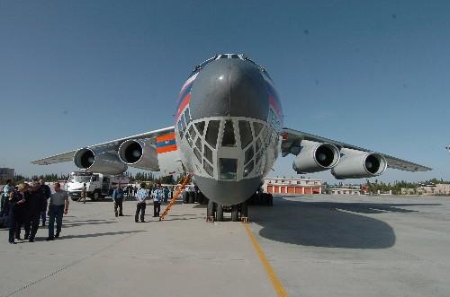 当日,俄罗斯参加救援失踪人员的一架伊尔-76飞机经停乌鲁木齐加雍后