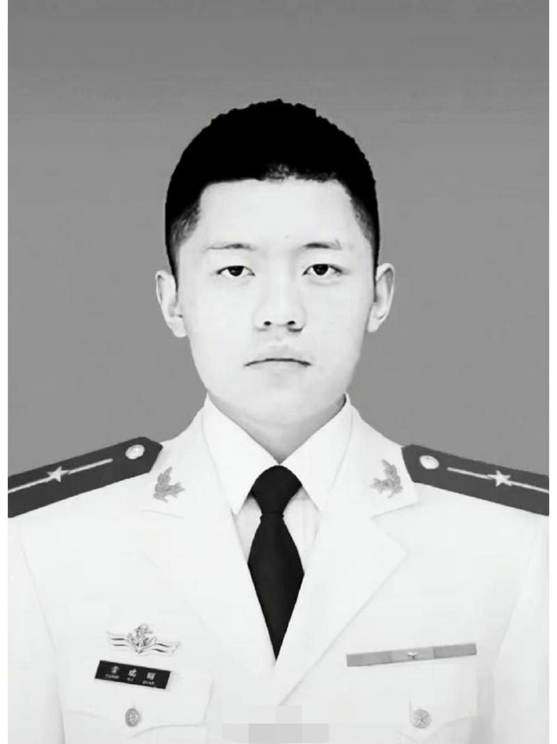 海军少尉飞行员常瑞昭烈士,陕西西安人,1999年11月出生,2022年3月1日