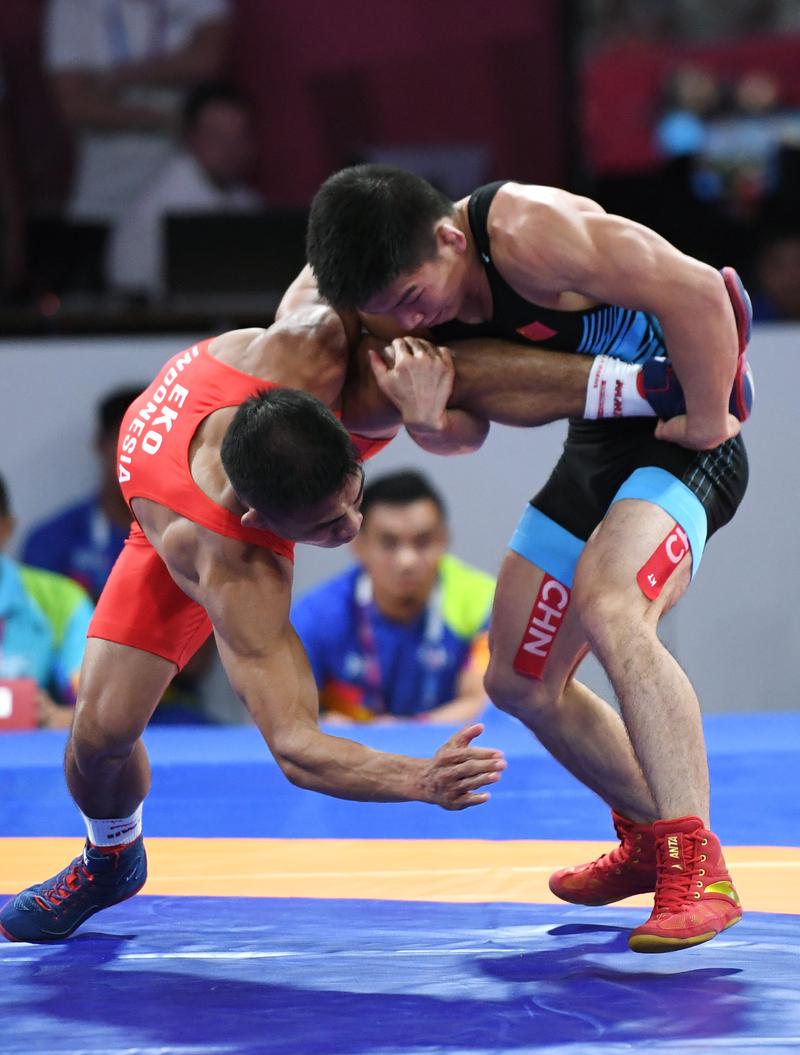 摔跤——男子自由式摔跤57公斤级1/4决赛:中国选手刘明瑚晋级(4)