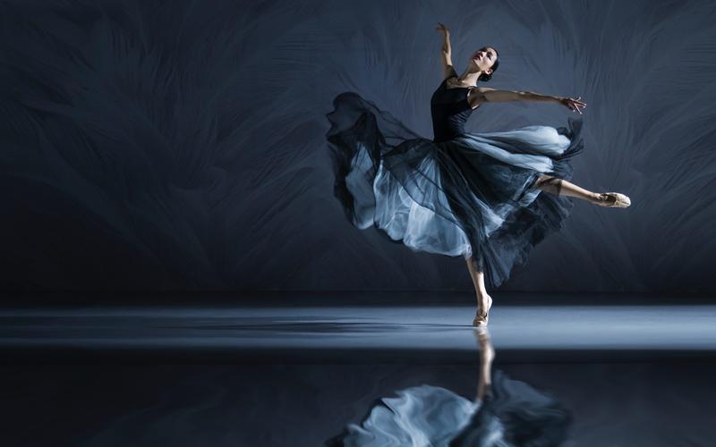 【金刚舞蹈】诗意原创当代芭蕾《我看见你的倒影在水中翩翩起舞》