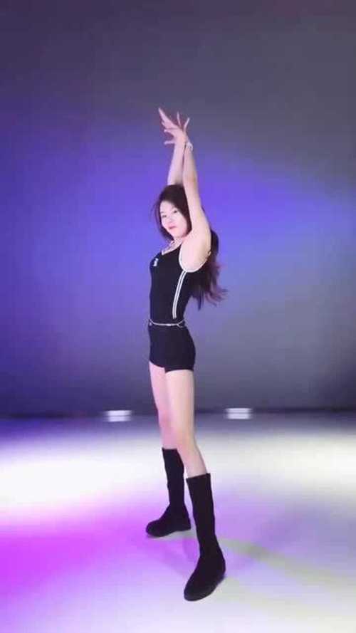 热辣美女激情跳舞,舞姿很带感,太迷人了!_腾讯视频