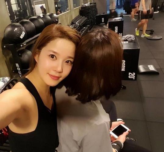 ray yang,韩国最具人气的健身教练,美貌与气质兼备,拥有甜美清新脸蛋.
