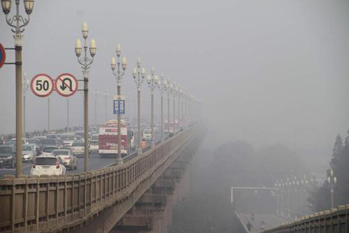 25省份遭遇雾霾天气 南京中小学紧急停课