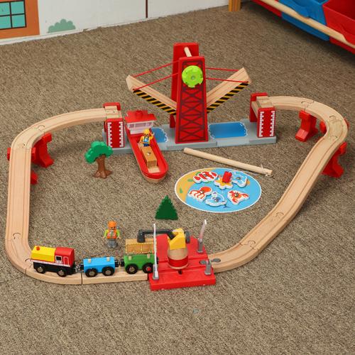 木质磁性小火车轨道主题套装兼容宜家biro米兔3-6岁 男孩积木玩具