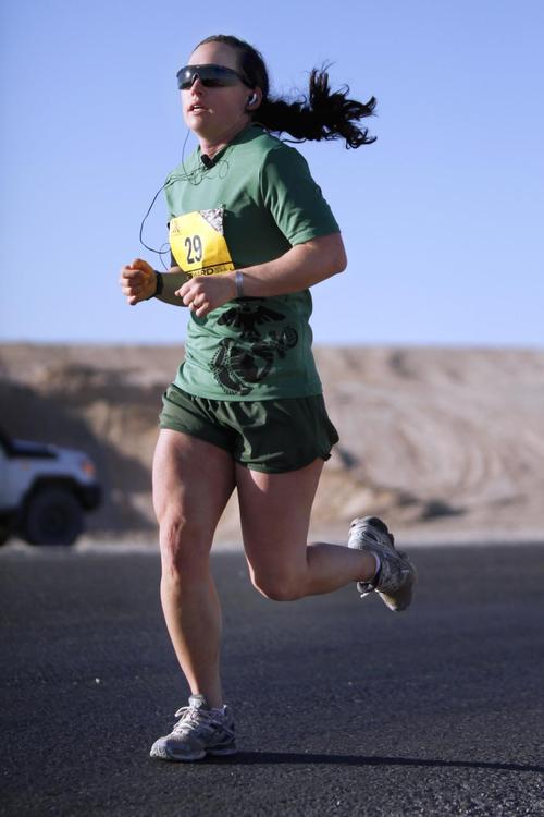 runner,running,long distance,fitness,female,athlete,endurance
