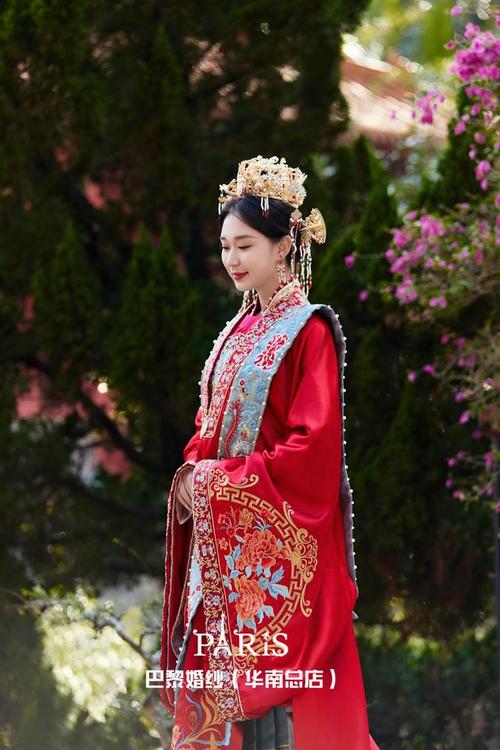 一生一次的婚纱照当然要拍些不一样的拉啦一抹令人惊艳的中国红复古