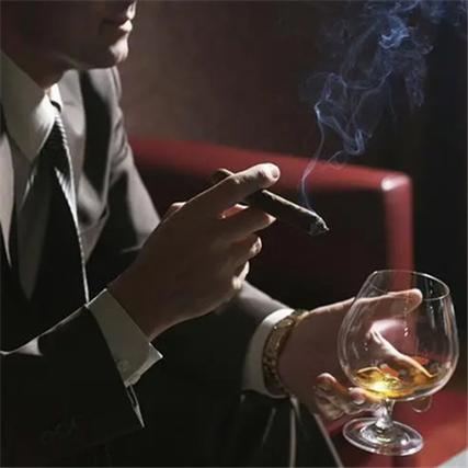 非主流伤感图片男生抽烟喝酒 我怀旧因为我看不到你和未来插图4