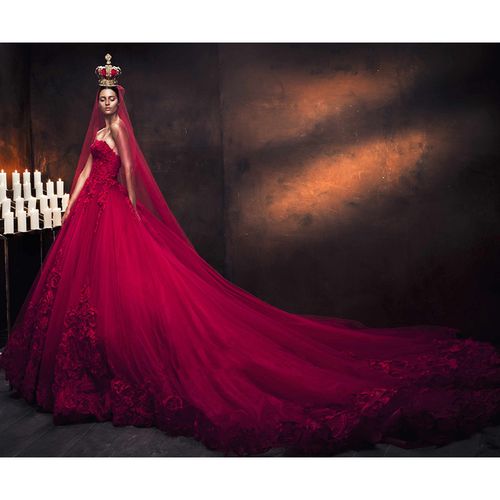 共1352 件红色长拖尾婚纱礼服相关商品