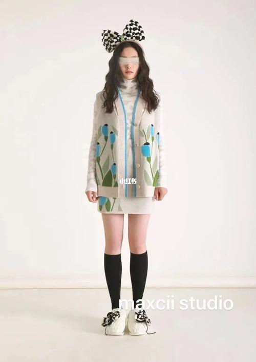 idoahz 以 just knitwear为理念,主打针织成型服饰.