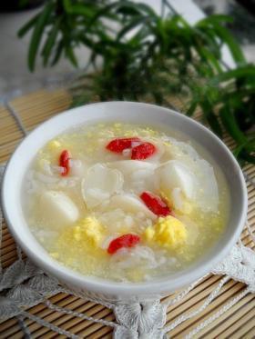 百合鸡子黄汤是一道家常菜,制作原料主要有百合4,鸡蛋黄,白砂糖等.