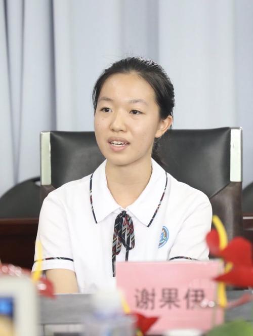 她广州中考765分超常发挥刷题不多紧跟老师节奏